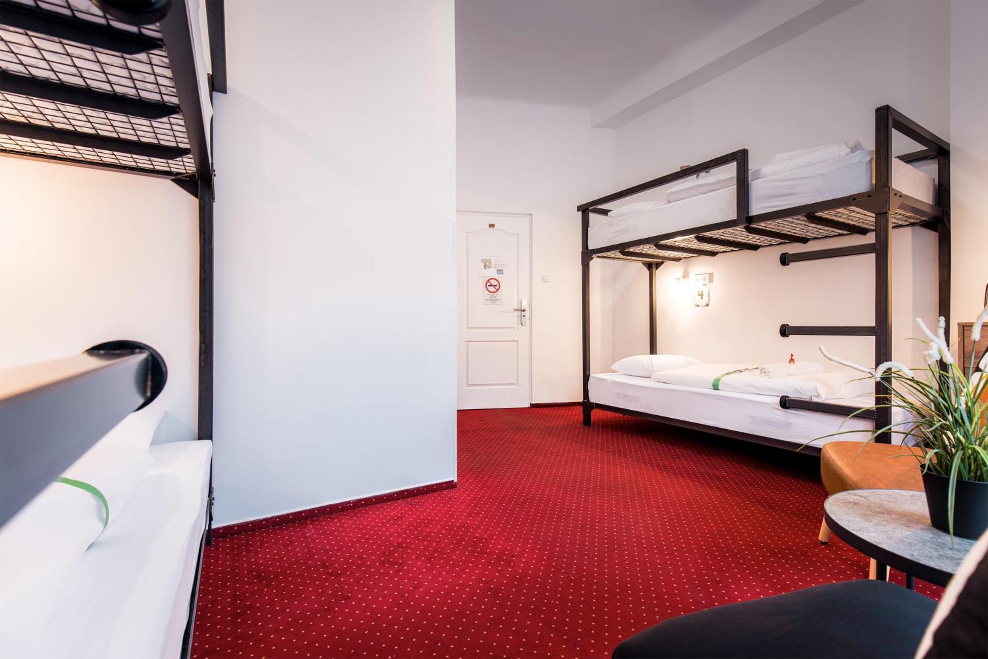 Maverick Downtown Hostel *